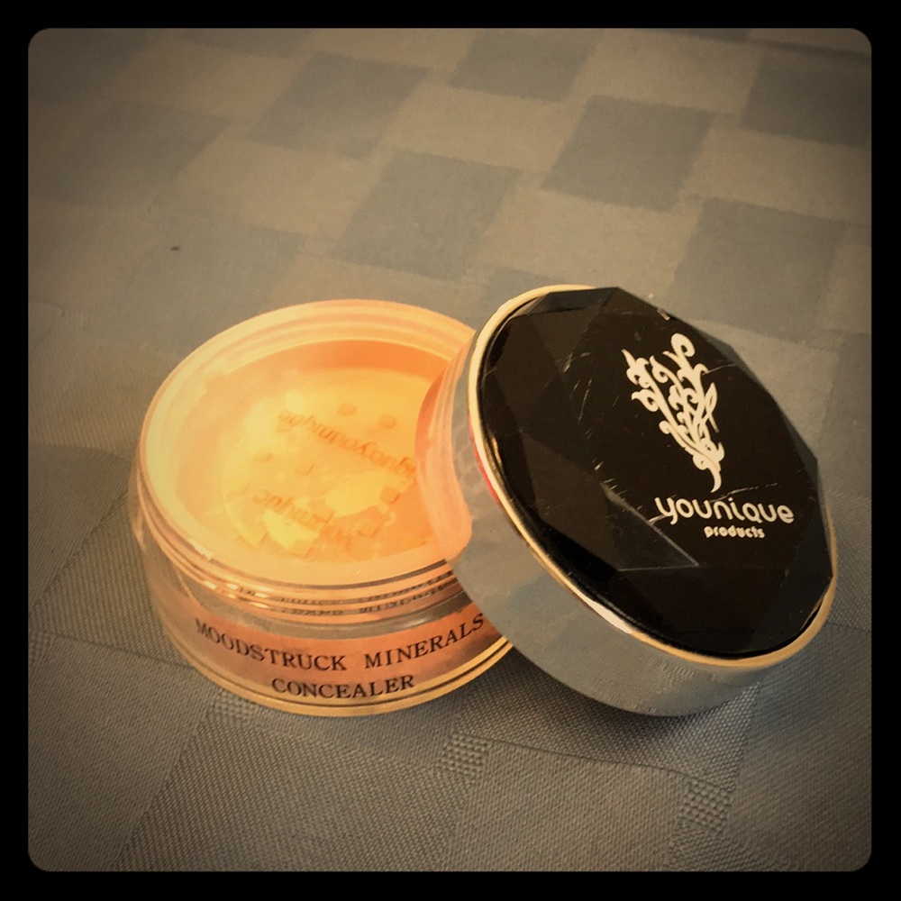 Younique Moodstruck minerals concealer NEVER USED